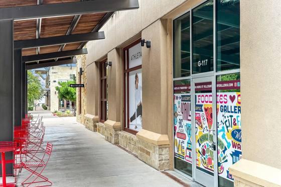 Galleria shops — Athleta and the promenade