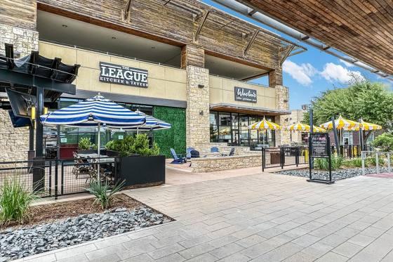 Galleria patios — League Kitchen & Tavern