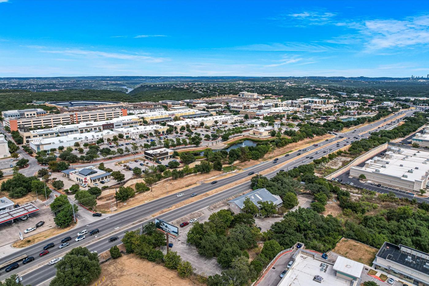Aerial — the Hill Country Galleria across the corridor